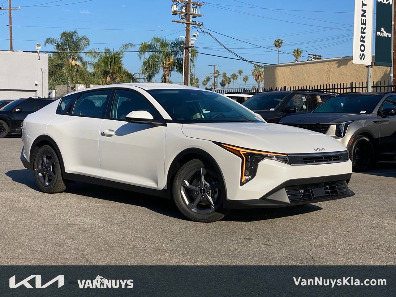 New 2026 Kia K4 LXS image 1