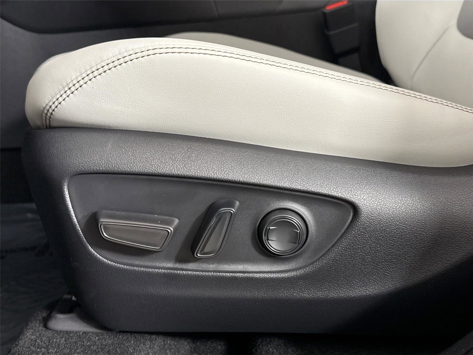 Certified 2025 Toyota RAV4 XLE Premium image 28