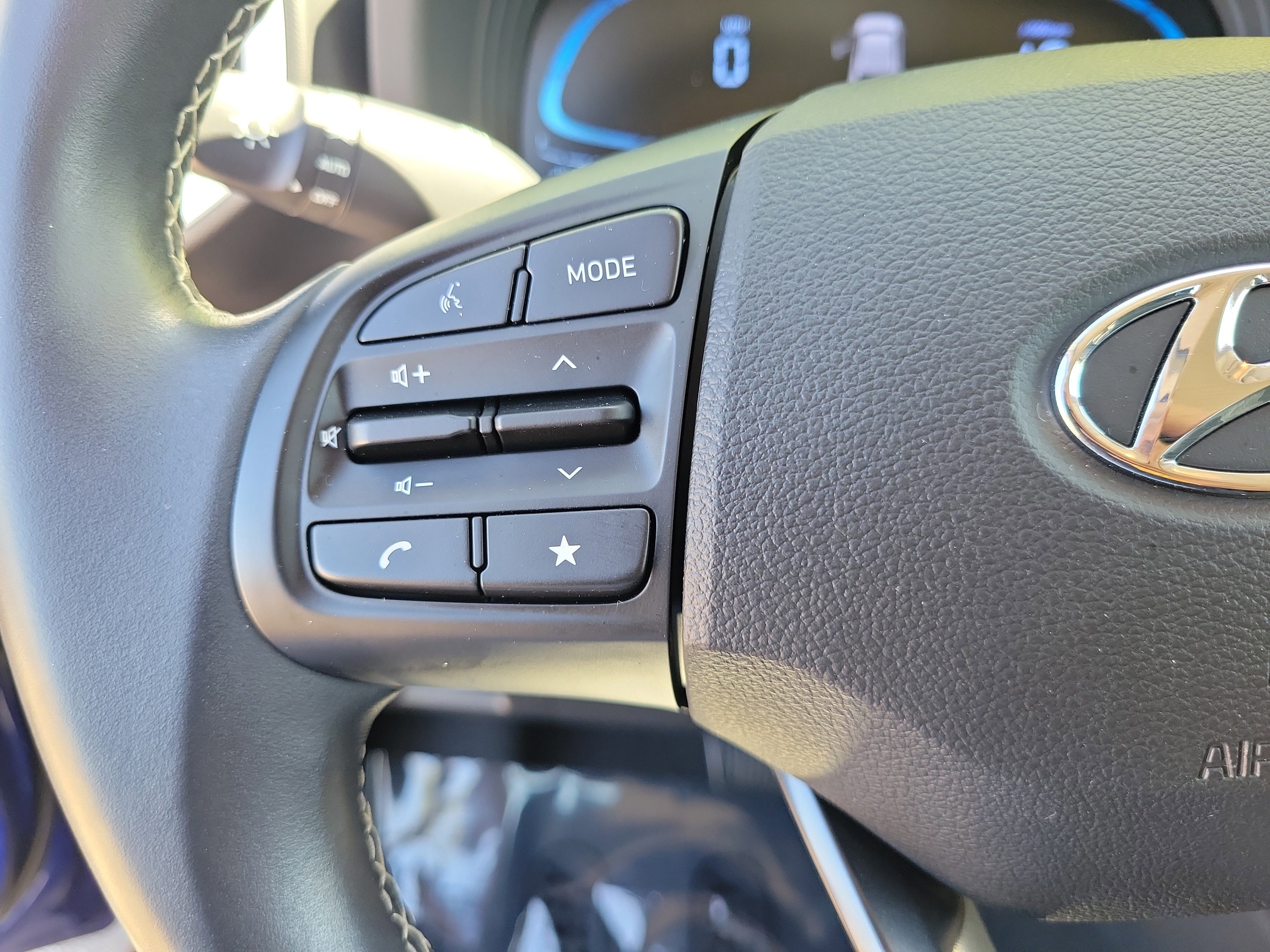 Certified 2023 Hyundai Venue Limited w/ Cargo Package image 25