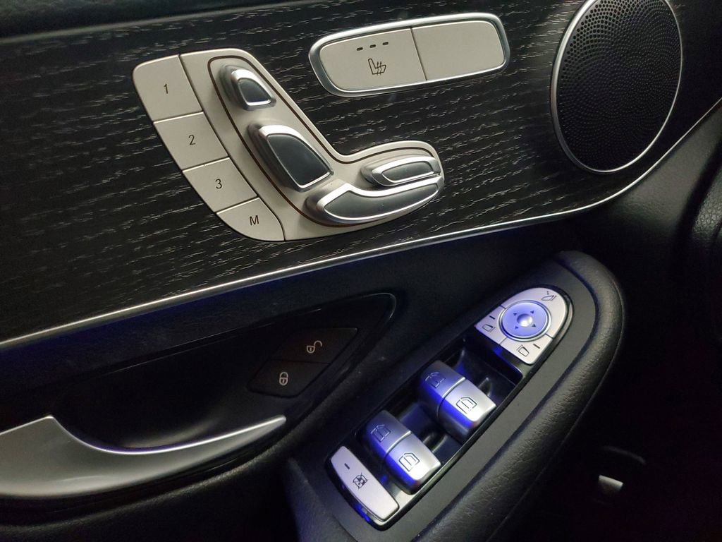 Used 2021 Mercedes-Benz GLC 300 4MATIC image 16