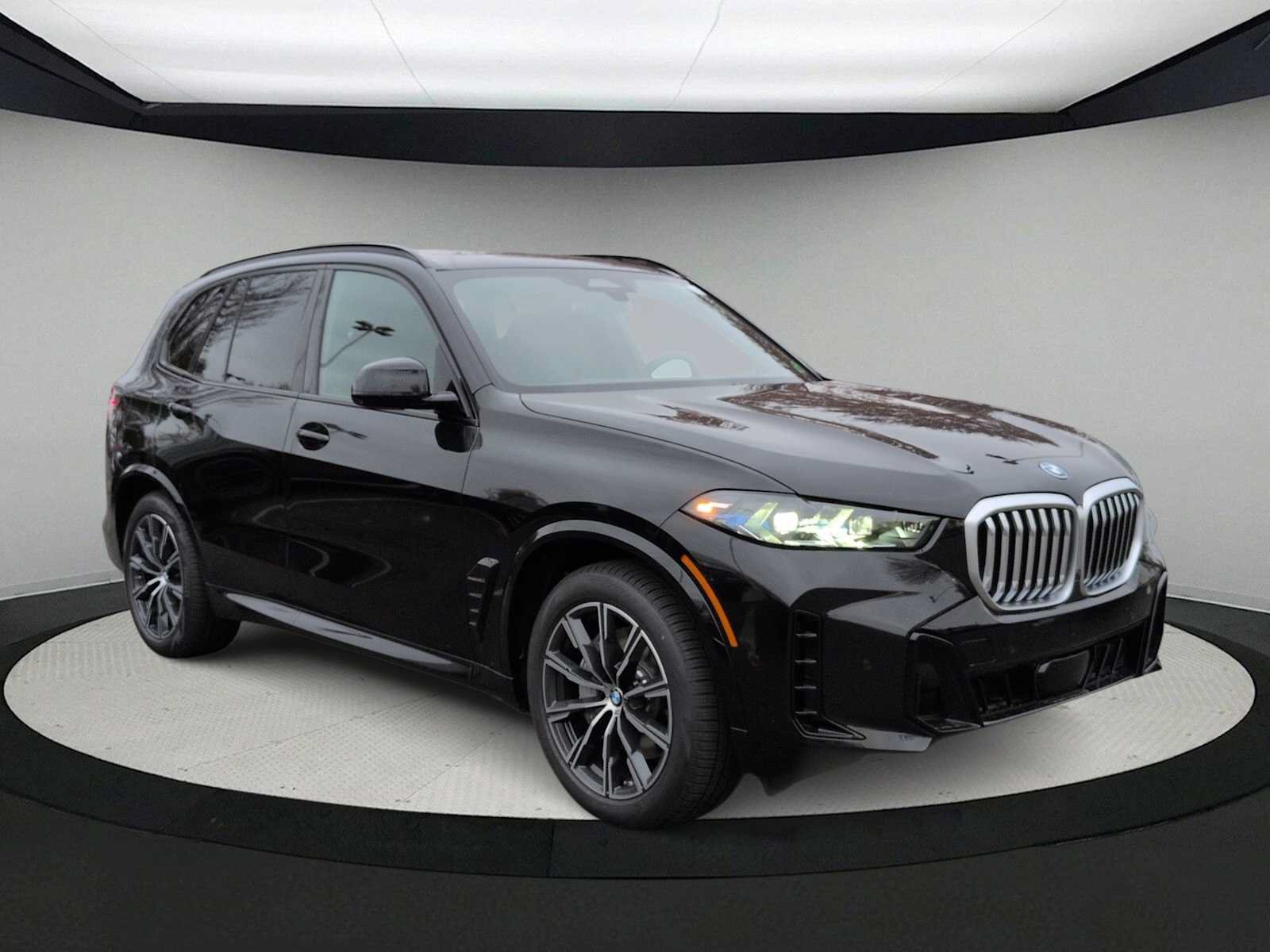 Used 2026 BMW X5 xDrive50e w/ M Sport Package AWD/4WD image 2