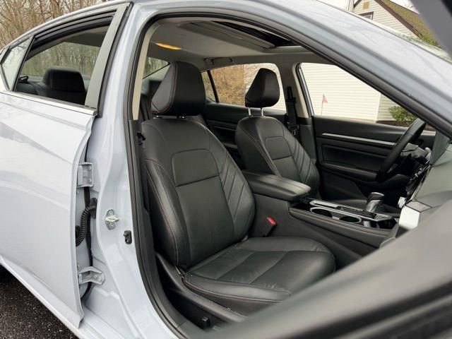 Used 2025 Nissan Altima 2.5 SR w/ SR Premium Package image 11