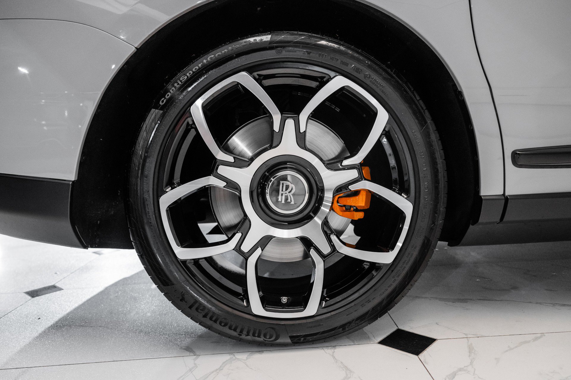 Used 2022 Rolls-Royce Cullinan w/ Dark Exterior Package image 15