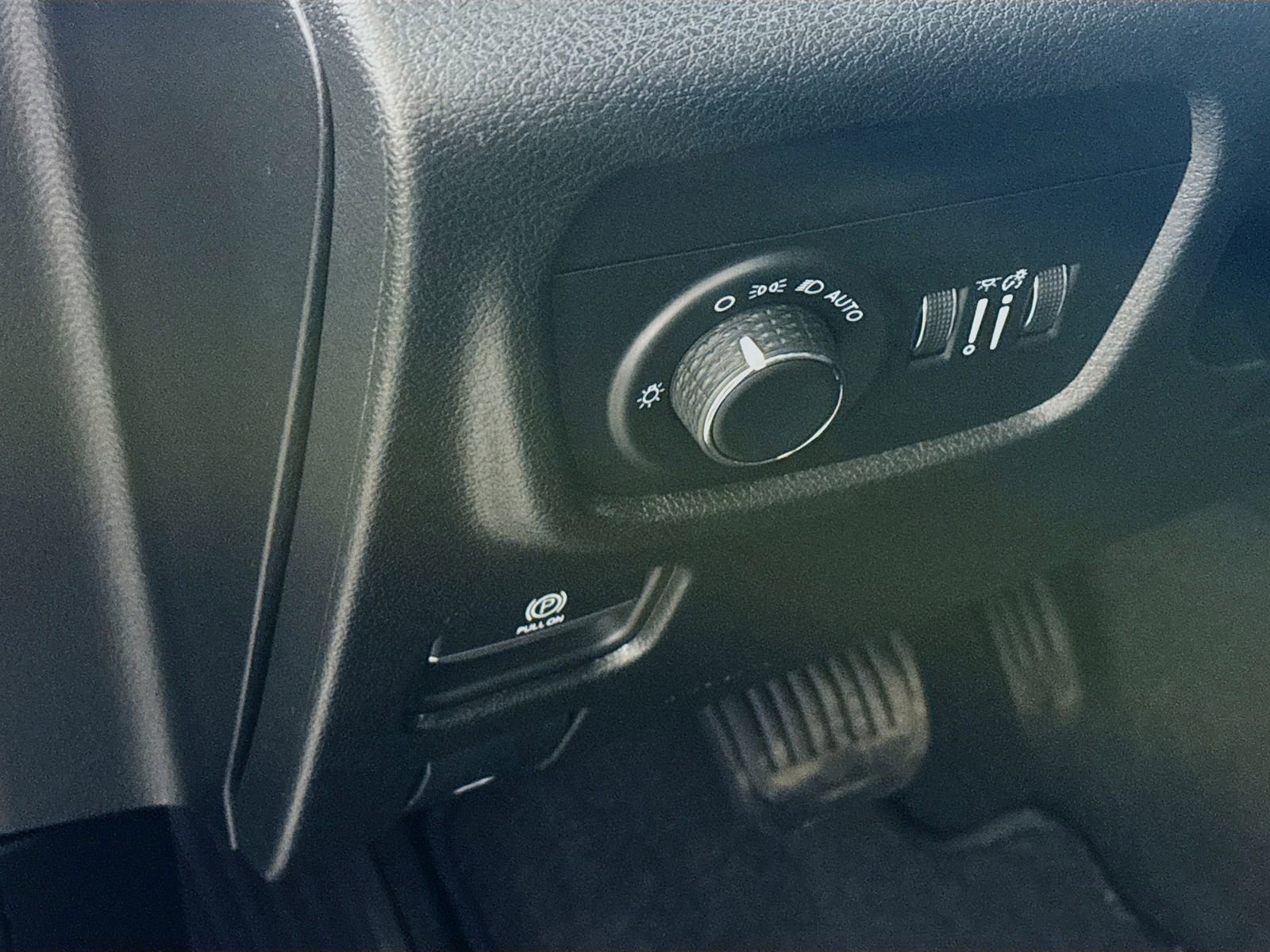 Used 2024 Jeep Grand Cherokee Laredo X image 8