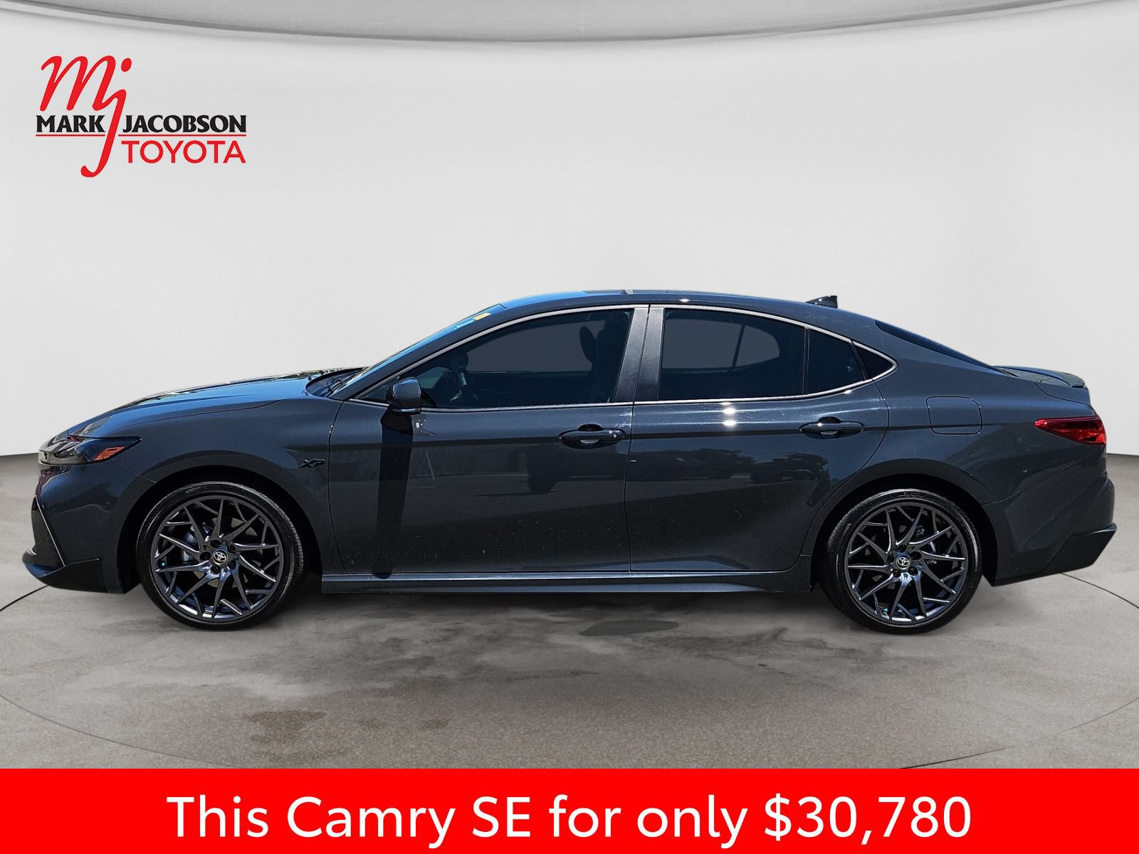 Used 2025 Toyota Camry SE w/ Convenience Package FWD image 15