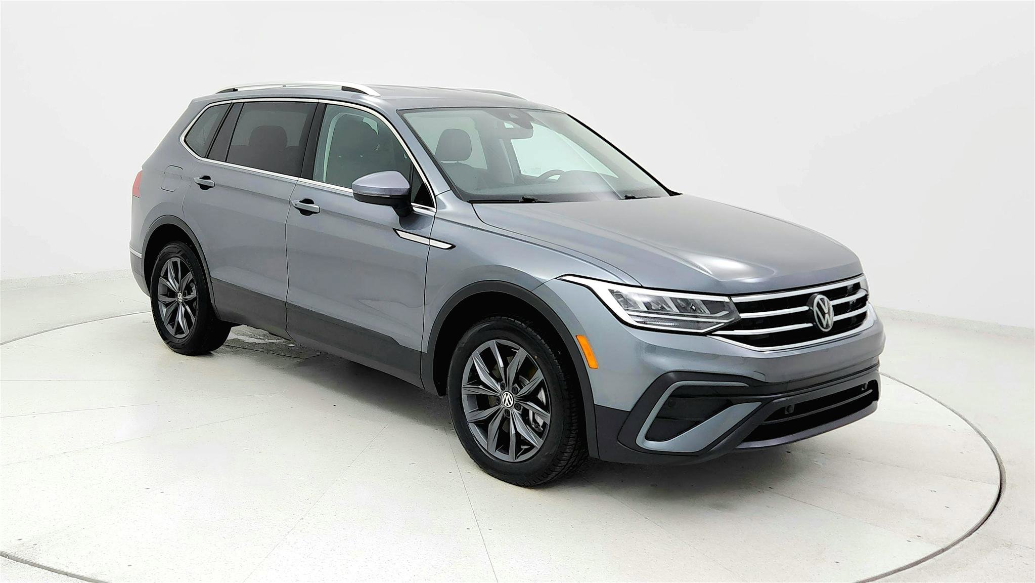 Used 2024 Volkswagen Tiguan SE image 7