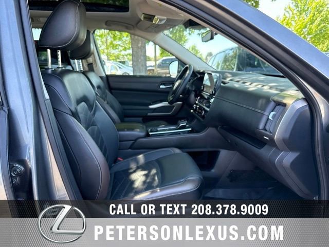 Used 2024 Nissan Pathfinder Platinum w/ Cargo Package AWD/4WD image 12