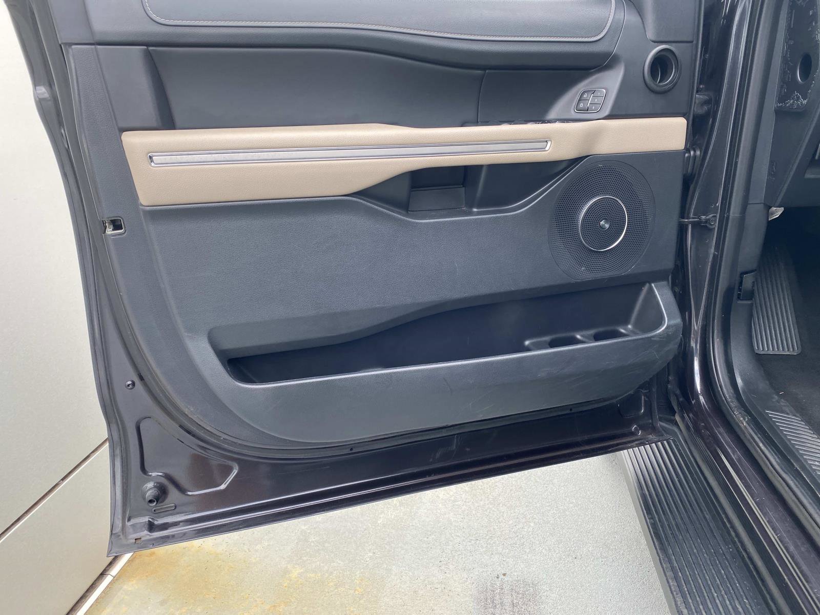 Used 2024 Ford Expedition Limited image 16