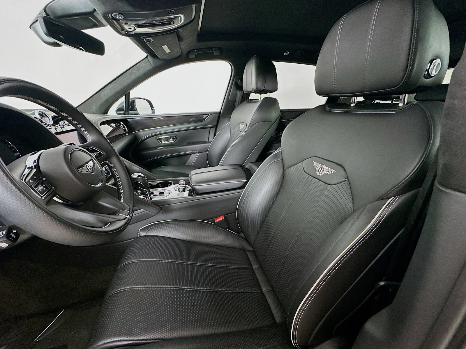 Used 2022 Bentley Bentayga AWD/4WD image 30