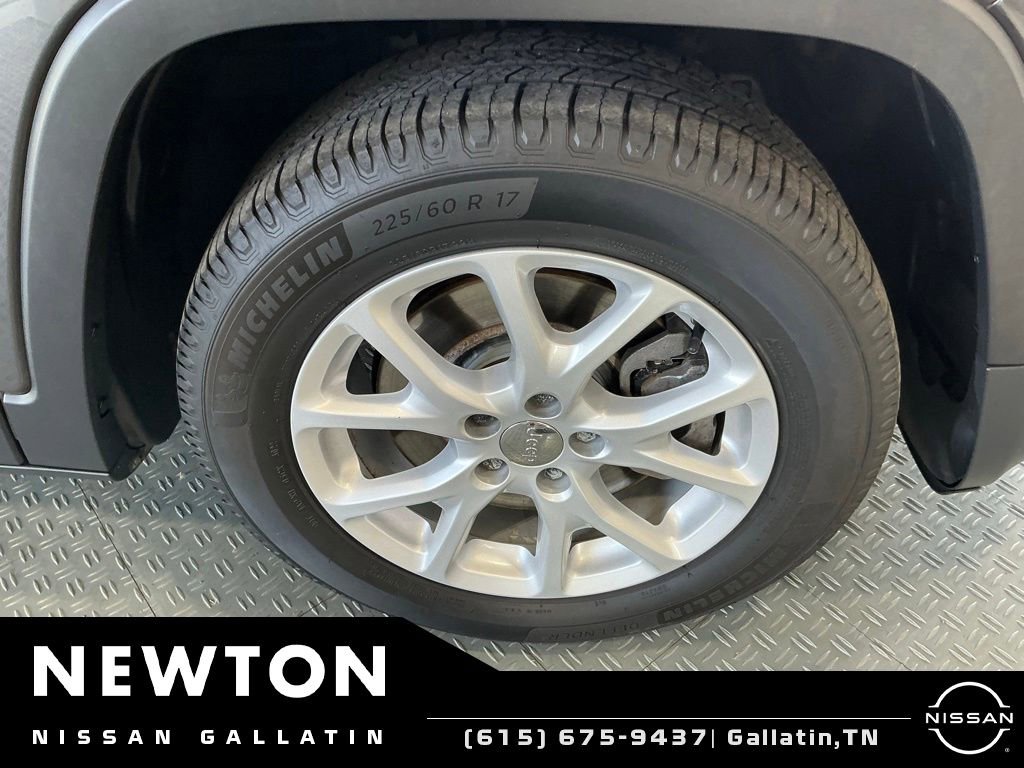 Used 2016 Jeep Cherokee Latitude w/ Comfort/Convenience Group FWD image 57