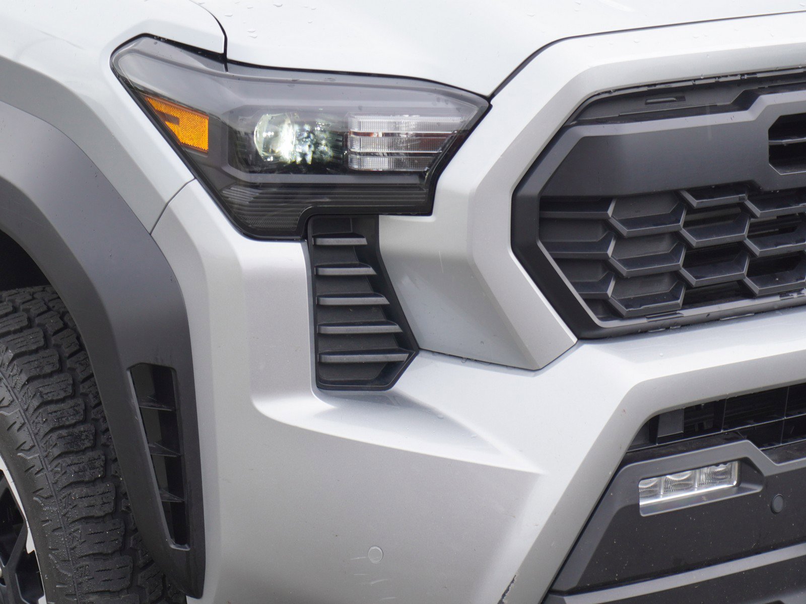 Used 2024 Toyota Tacoma TRD Off-Road w/ TRD Off Road Upgrade Package AWD/4WD image 3