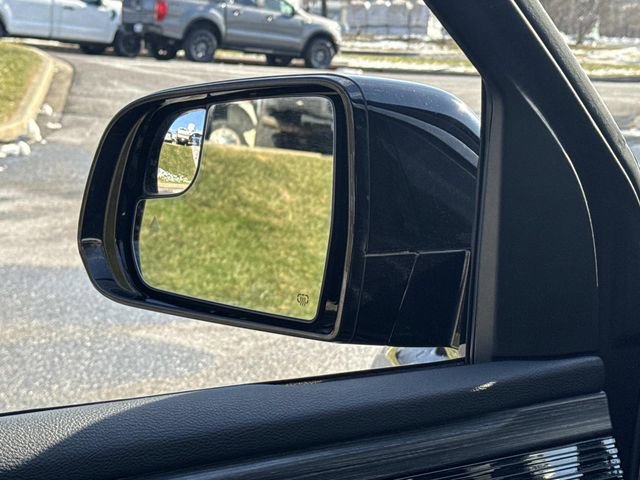 Used 2024 Jeep Wagoneer L Series II w/ Flexible Seating Group image 15