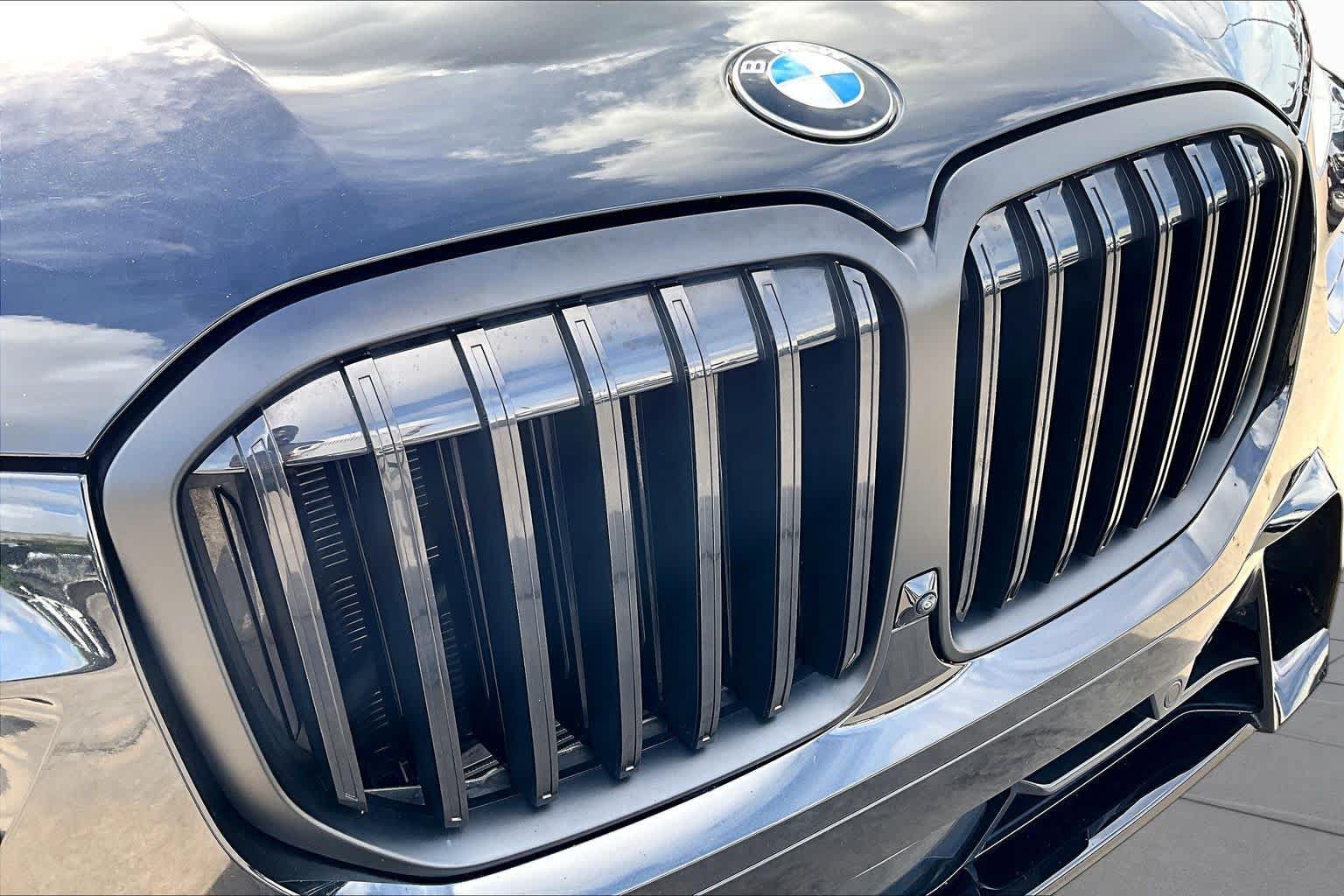 Used 2025 BMW X7 xDrive40i w/ M Sport Package AWD/4WD image 30