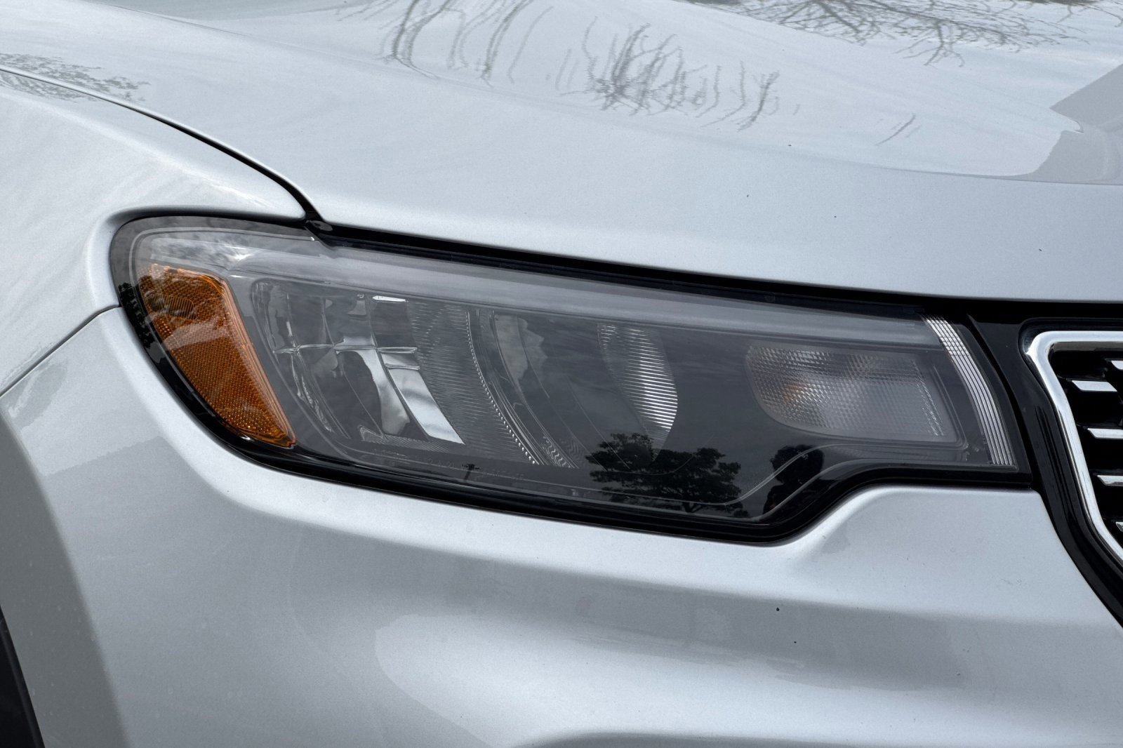 Used 2025 Jeep Compass Limited image 9