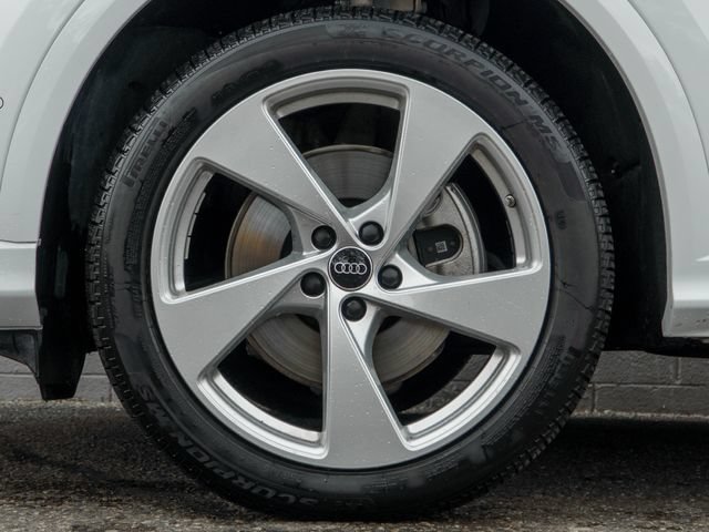 Used 2025 Audi Q5 Premium Plus w/ Premium Plus AWD/4WD image 13