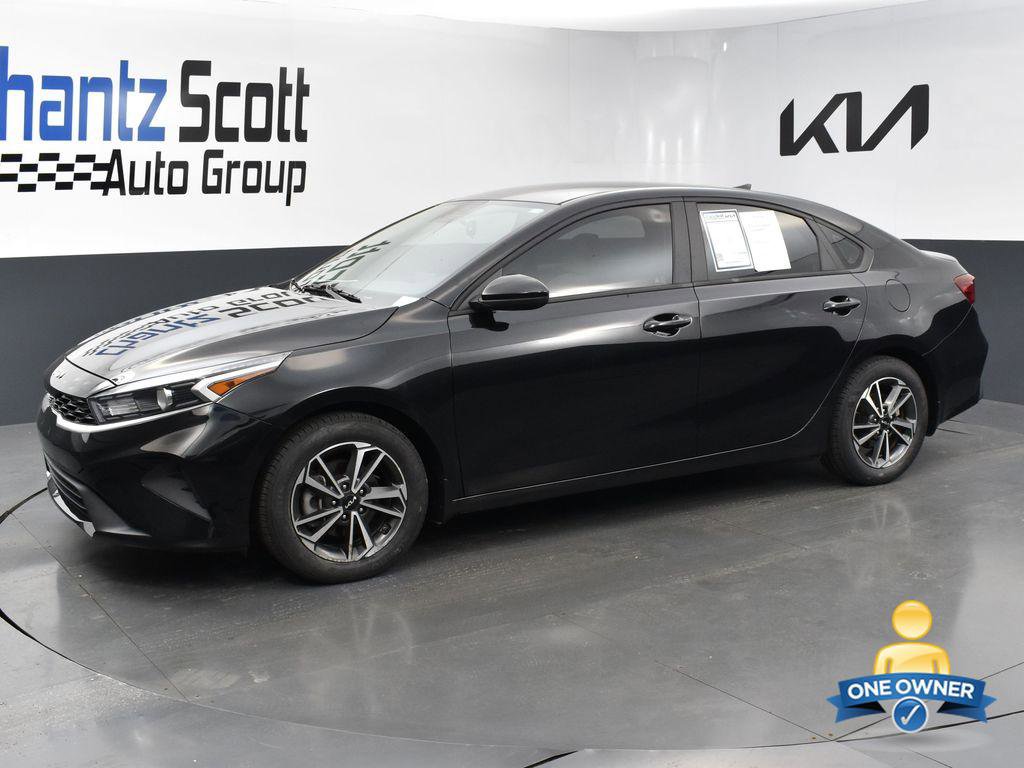 Certified 2022 Kia Forte LXS image 2