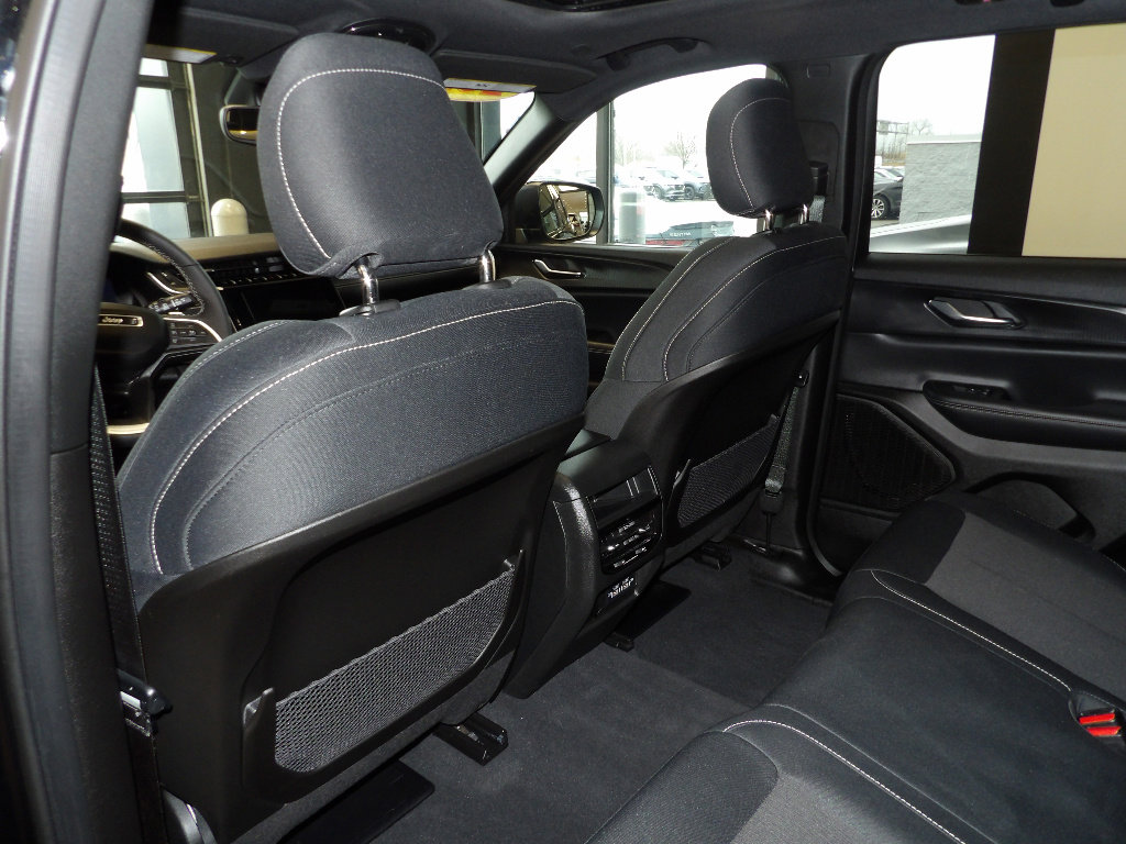 Used 2024 Jeep Grand Cherokee Laredo X w/ Luxury Tech Group I image 22