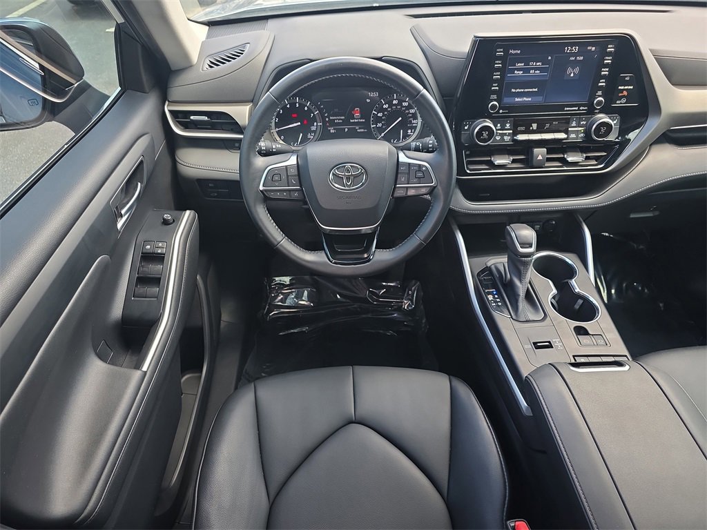 Used 2021 Toyota Highlander XLE image 16