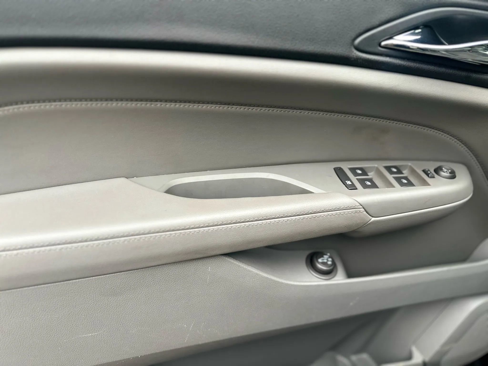 Used 2011 Cadillac SRX Luxury image 8