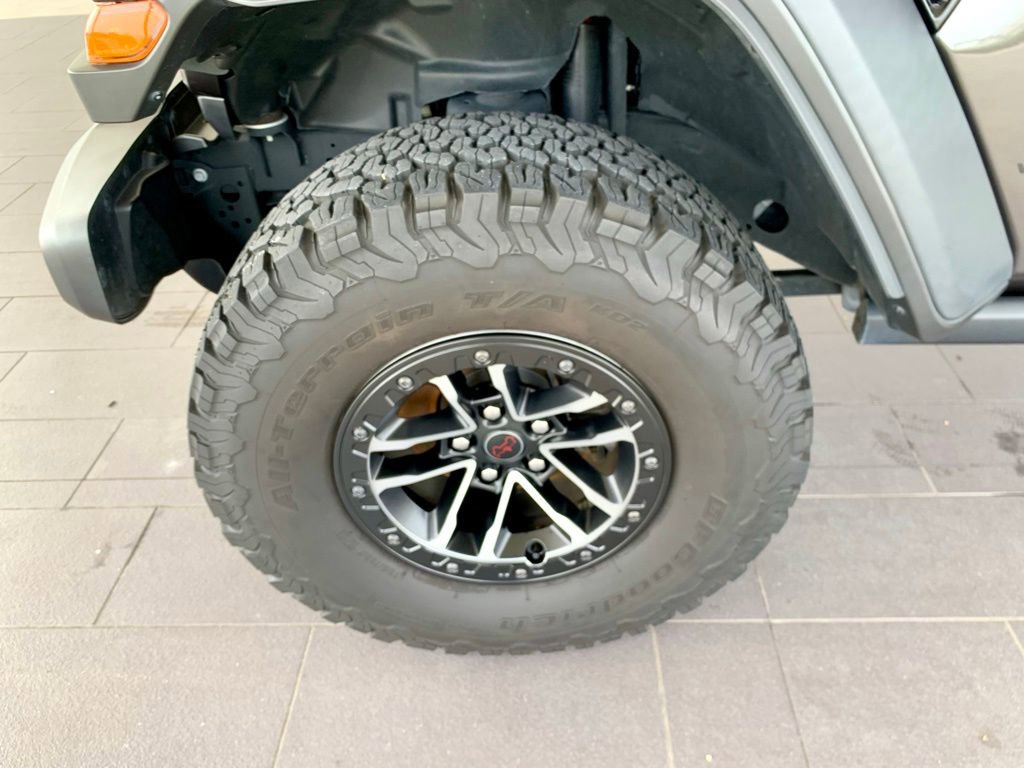 Used 2024 Jeep Wrangler Unlimited Rubicon w/ XTREMEE 35" Tire Package AWD/4WD image 13