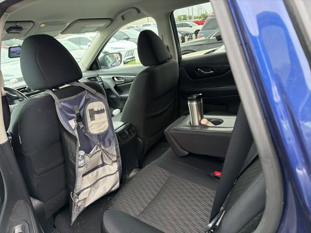 Used 2018 Nissan Rogue SV image 6