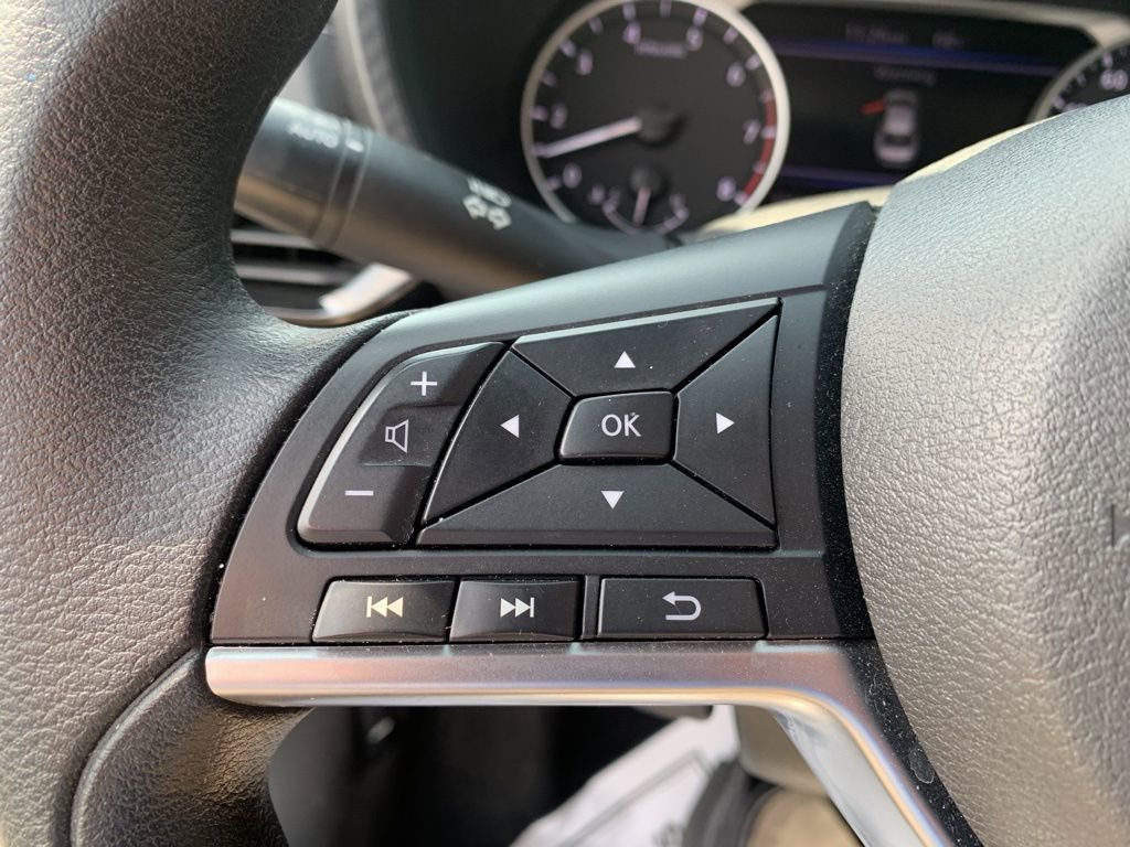 Used 2025 Nissan Sentra SV FWD image 21