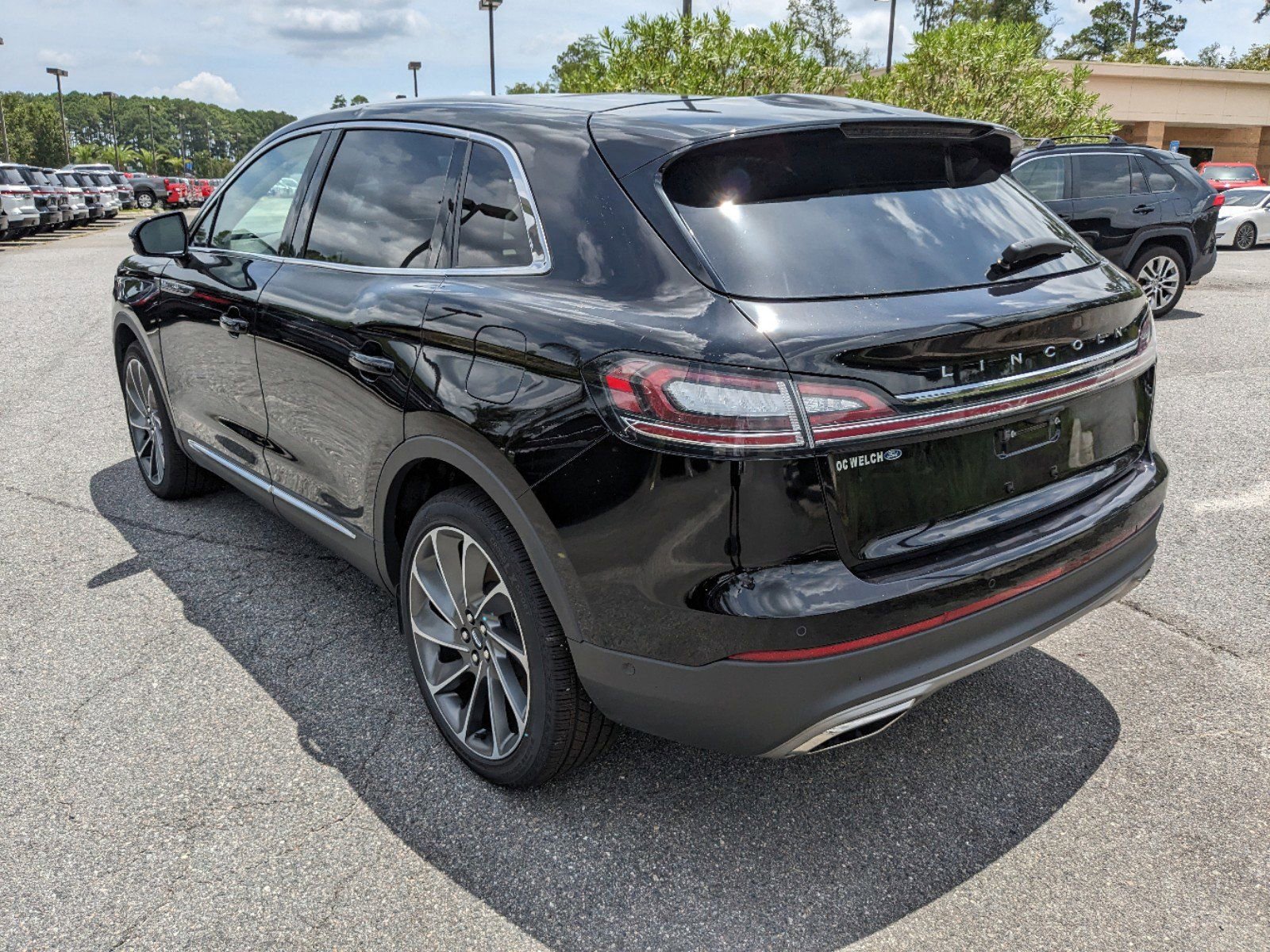 Certified 2023 Lincoln Nautilus Reserve w/ Equipment Group 202A image 7