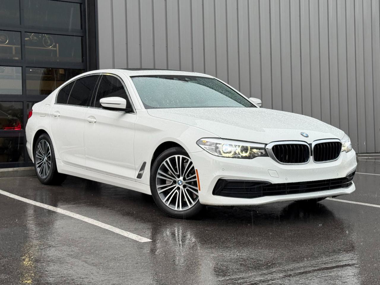 Used 2019 BMW 530i Sedan w/ Convenience Package RWD image 2