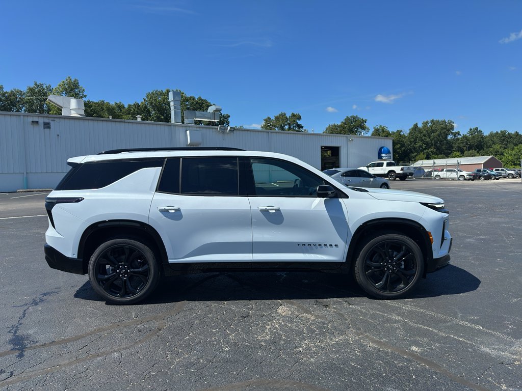 New 2027 Chevrolet Traverse RS w/ LPO, Floor Liner Package AWD/4WD image 9