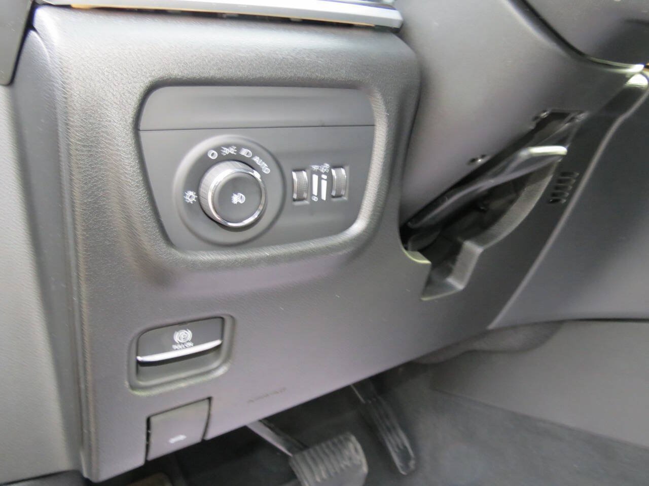 New 2026 Jeep Grand Cherokee Limited w/ Limited Altitude Package AWD/4WD image 10