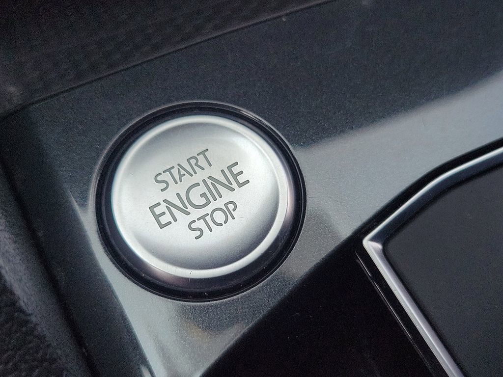 Used 2021 Volkswagen Tiguan SE R-Line AWD/4WD image 11