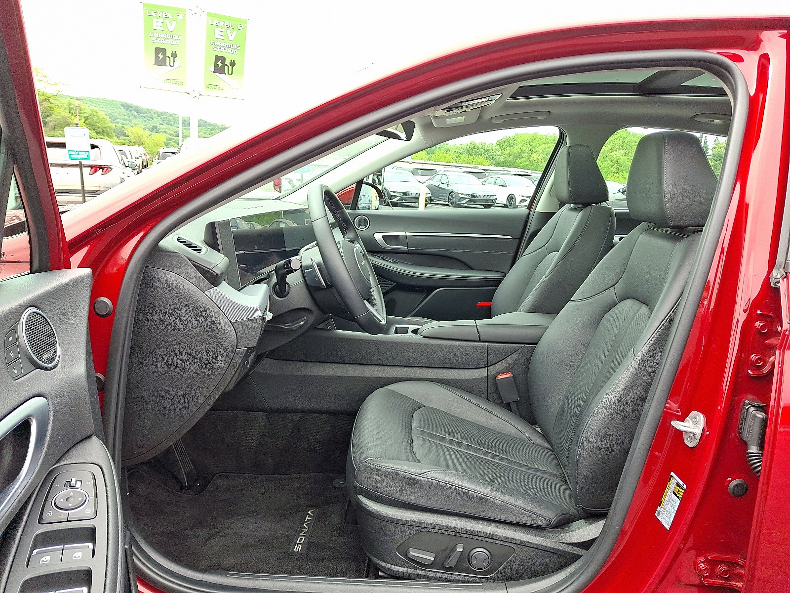 Used 2025 Hyundai Sonata Limited FWD image 13