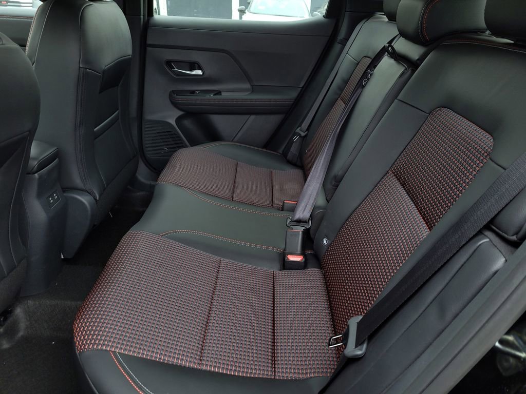 New 2025 Nissan Kicks SR w/ SR Premium Package FWD image 5