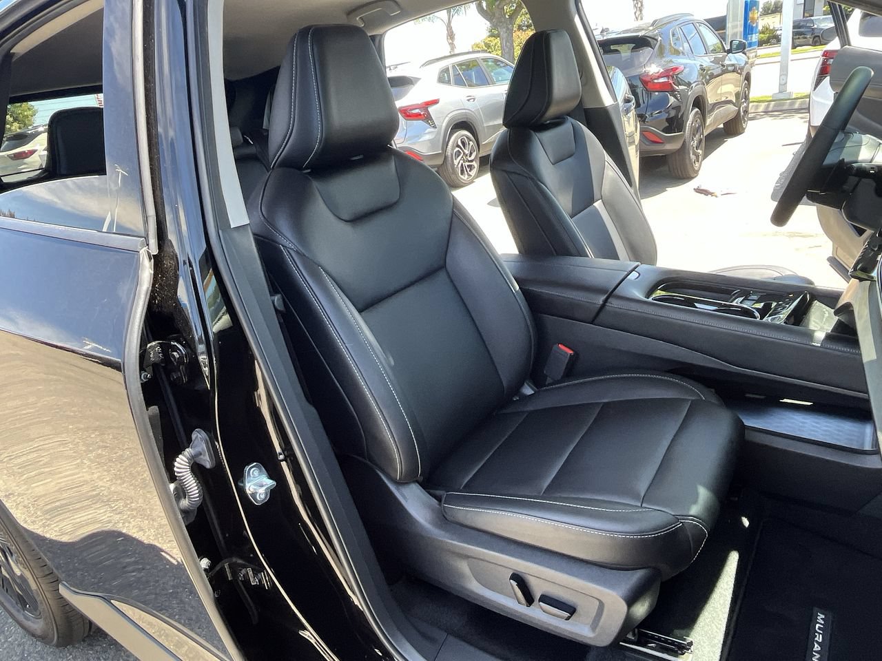 Used 2025 Nissan Murano SV FWD image 25