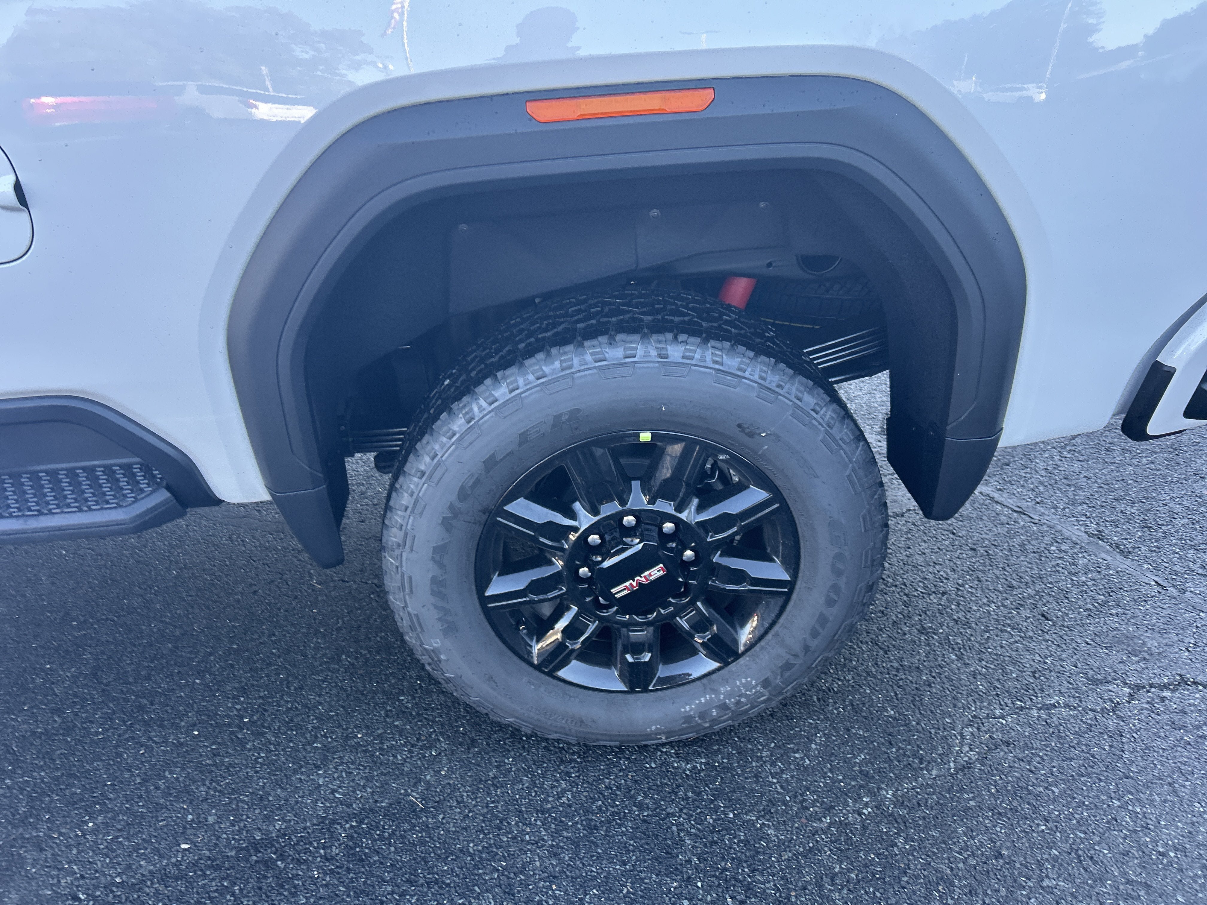 New 2026 GMC Sierra 2500 AT4 w/ AT4 Premium Plus Package AWD/4WD image 7