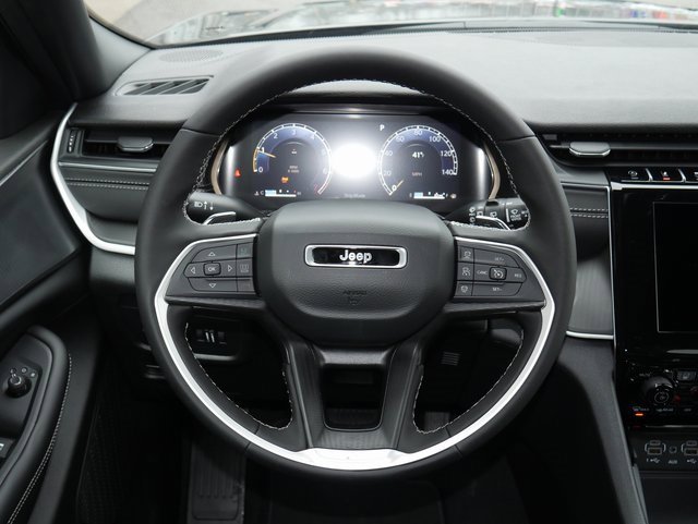 New 2025 Jeep Grand Cherokee Laredo X w/ Luxury Tech Group I image 18