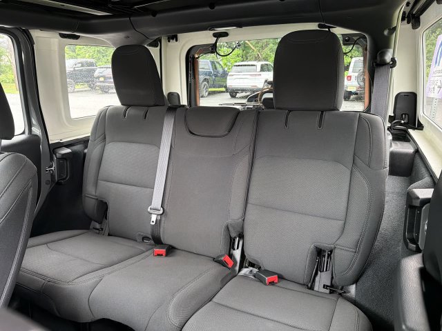 Used 2022 Jeep Wrangler Unlimited Sport AWD/4WD image 23