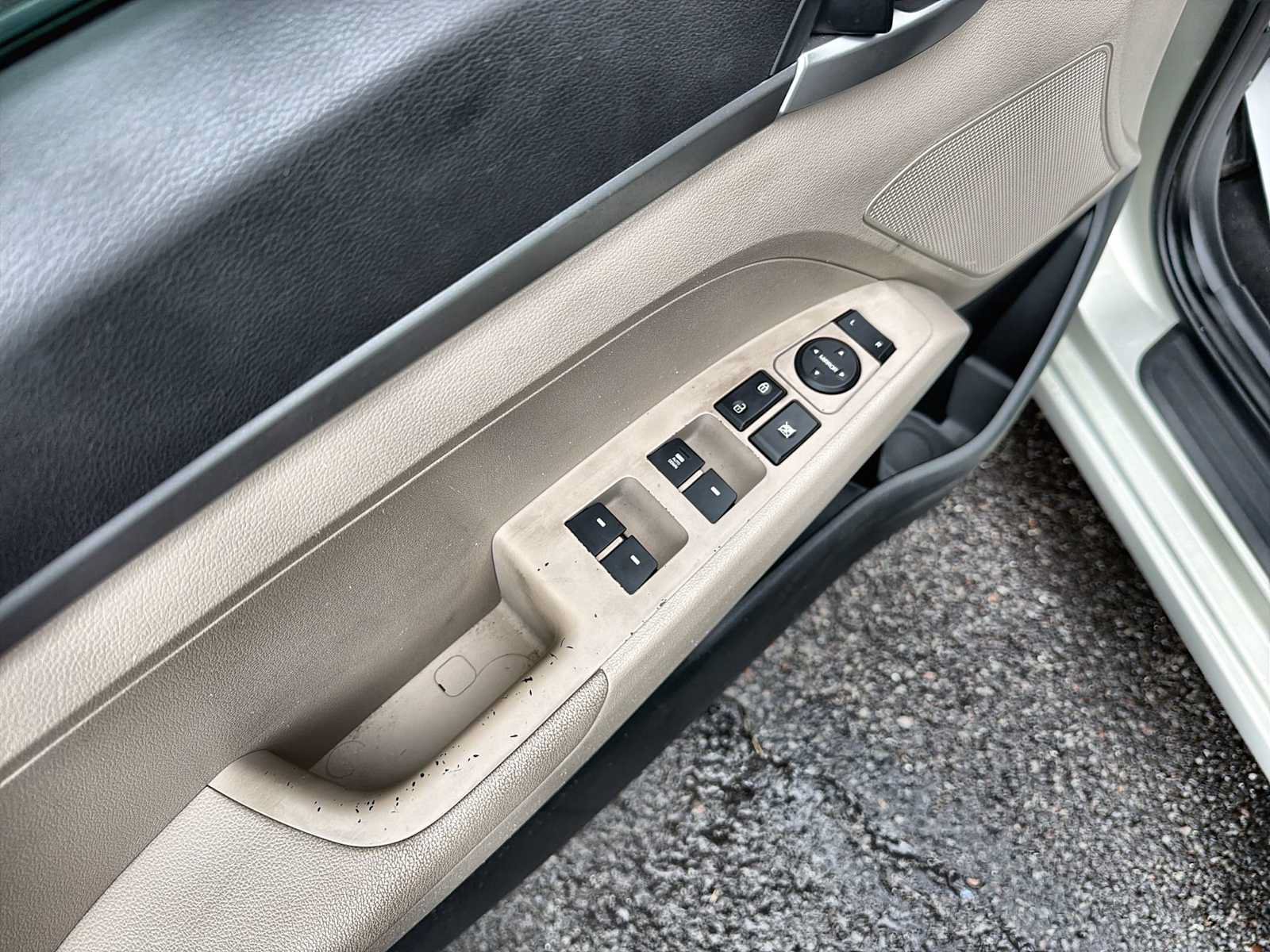 Used 2017 Hyundai Elantra SE FWD image 13