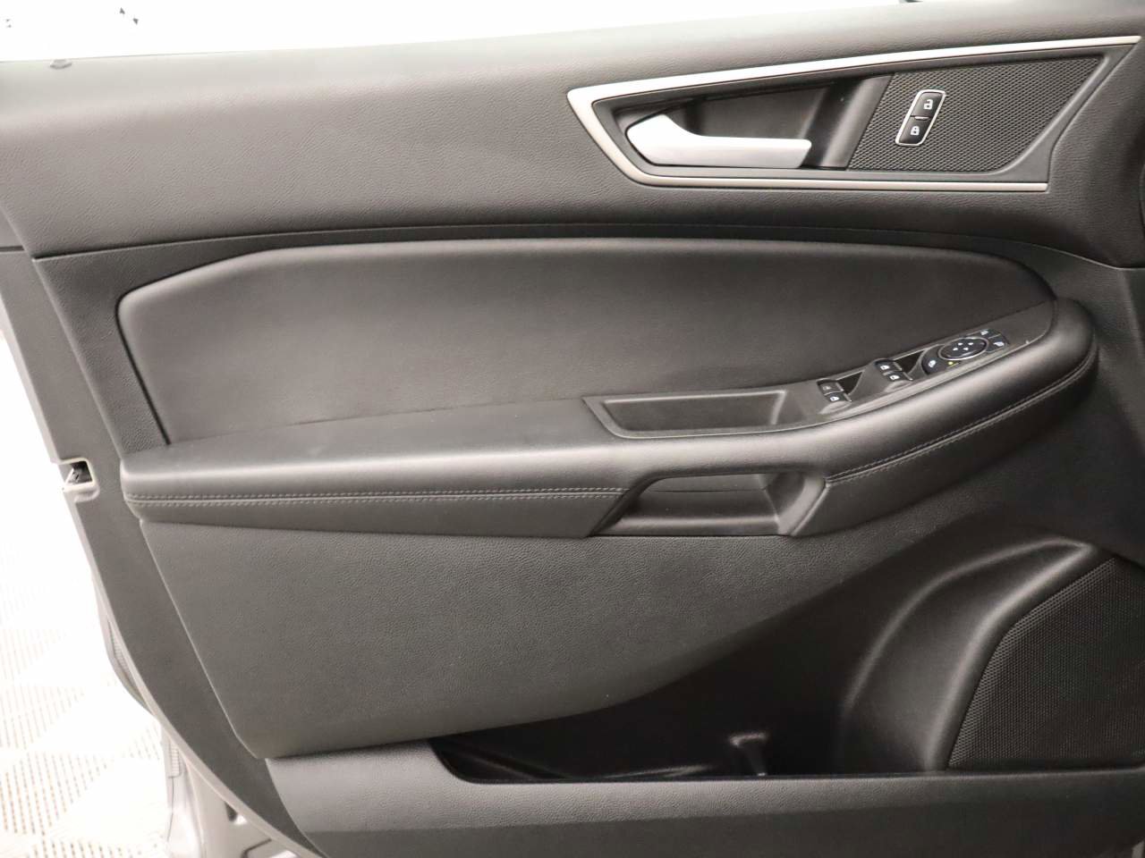 Used 2023 Ford Edge SEL image 17