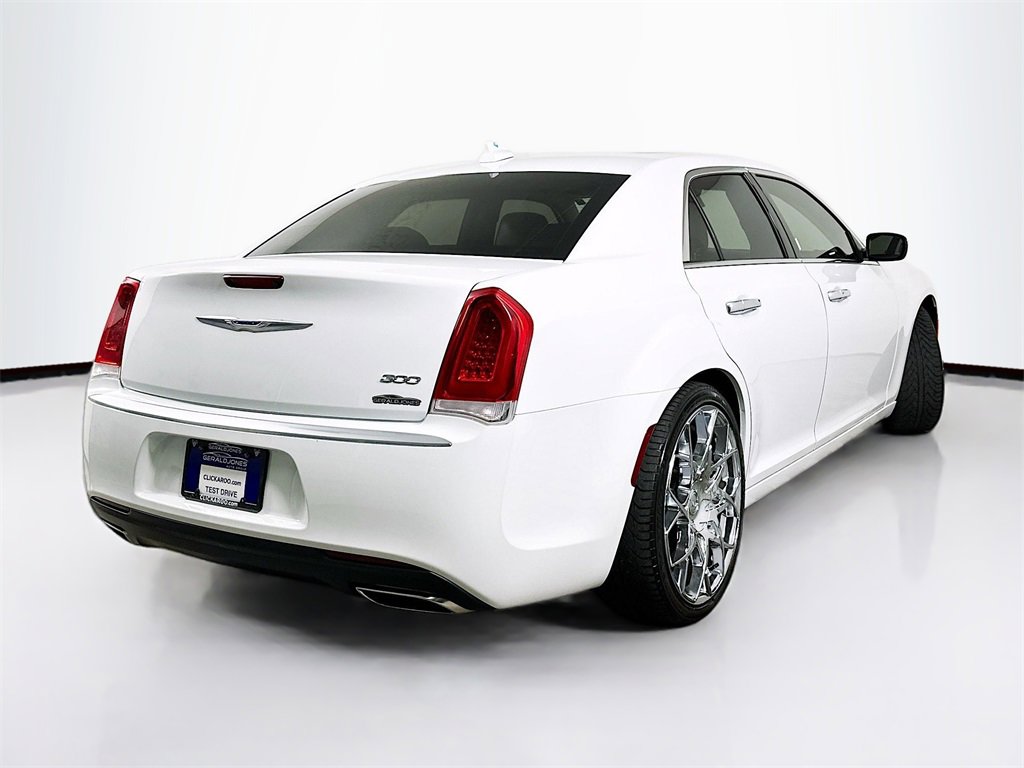 Used 2020 Chrysler 300 Touring L w/ Value Package image 7
