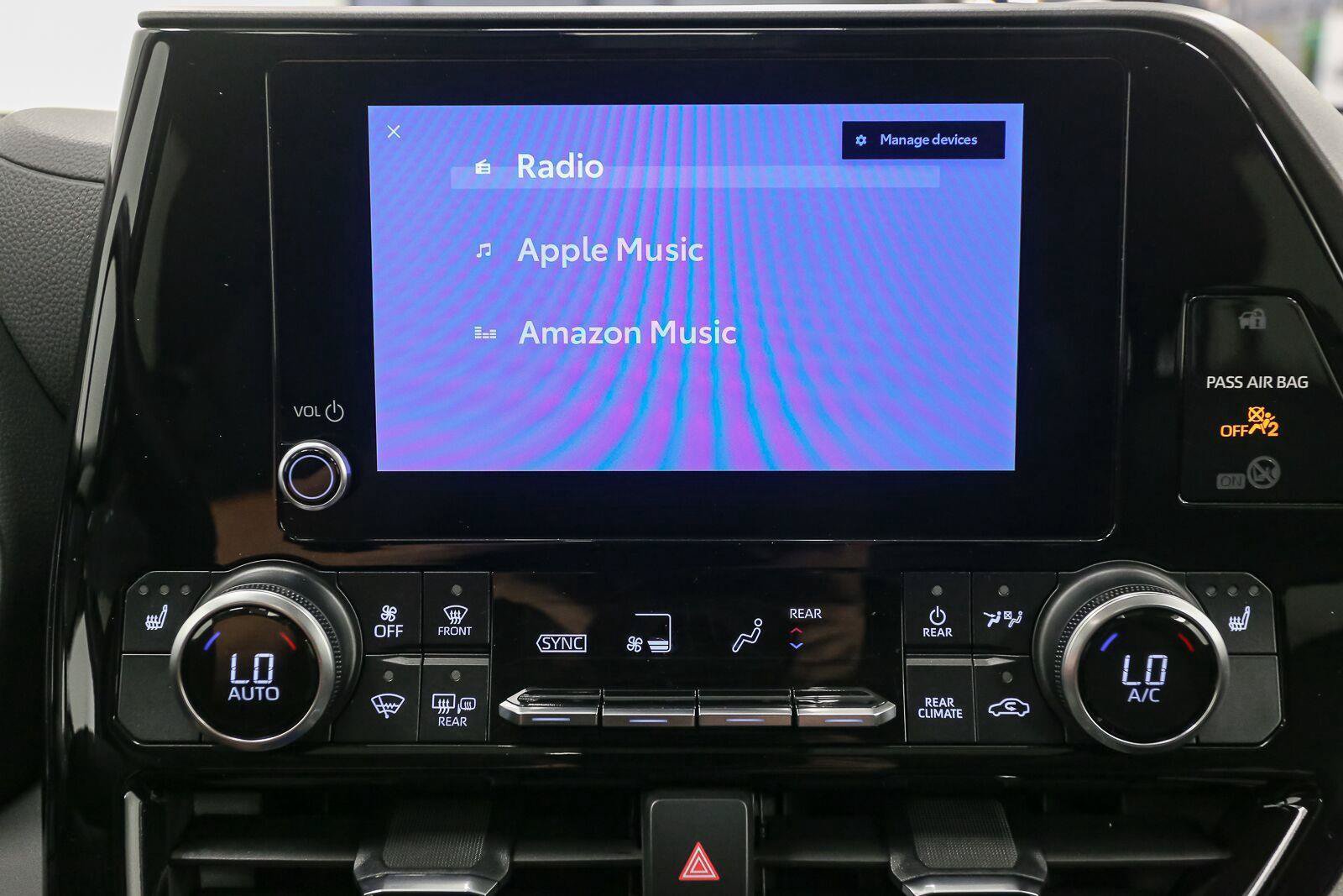 Used 2023 Toyota Highlander XLE AWD/4WD image 29
