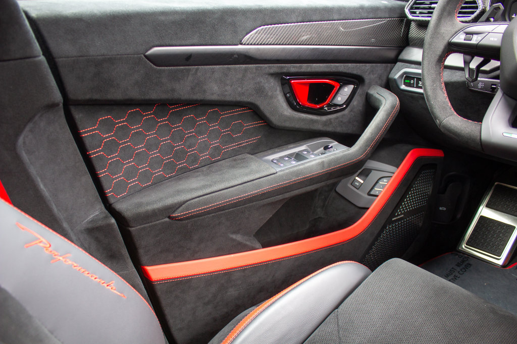 Used 2024 Lamborghini Urus Performante AWD/4WD image 19