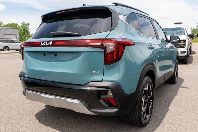 Used 2024 Kia Seltos EX AWD/4WD image 6