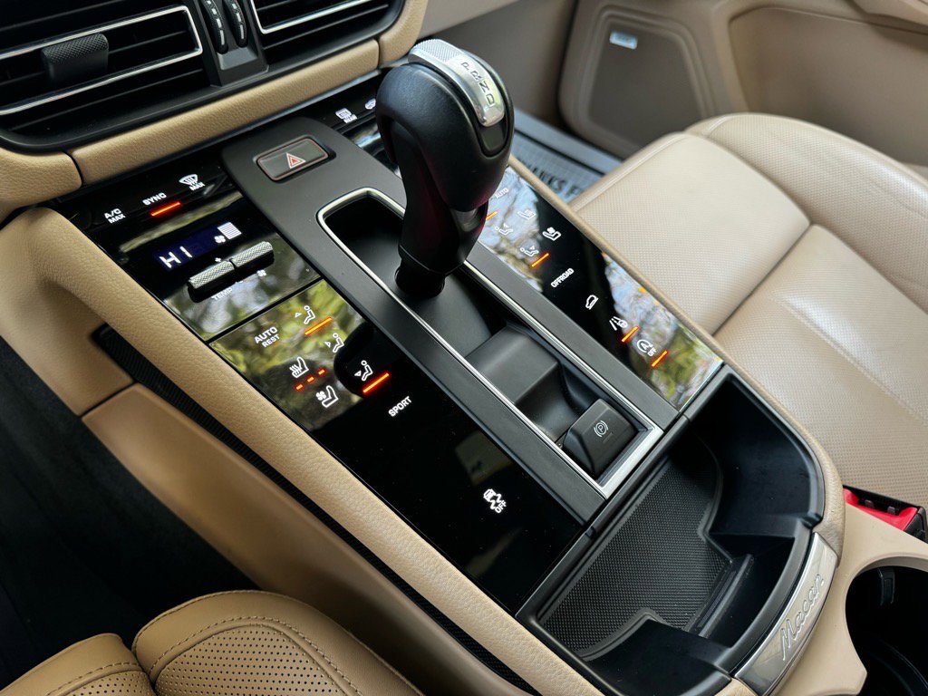 Used 2024 Porsche Macan image 17