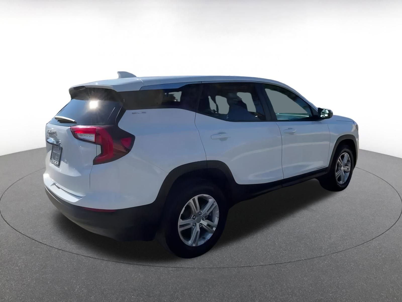 Used 2024 GMC Terrain SLE image 15