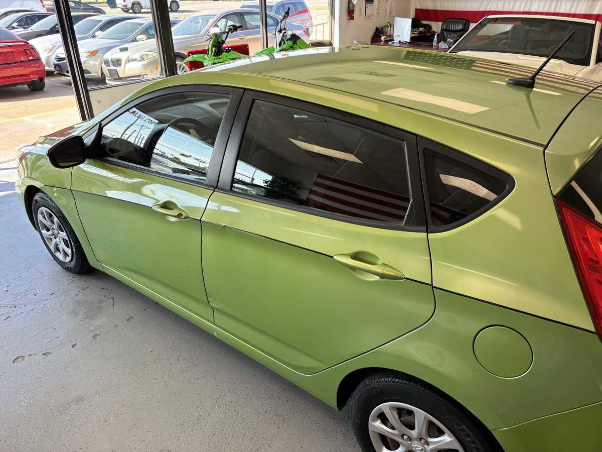 Used 2012 Hyundai Accent GS image 12