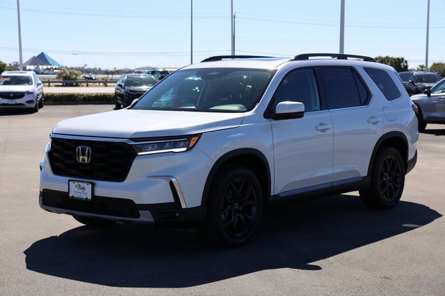 New 2025 Honda Pilot Touring image 3