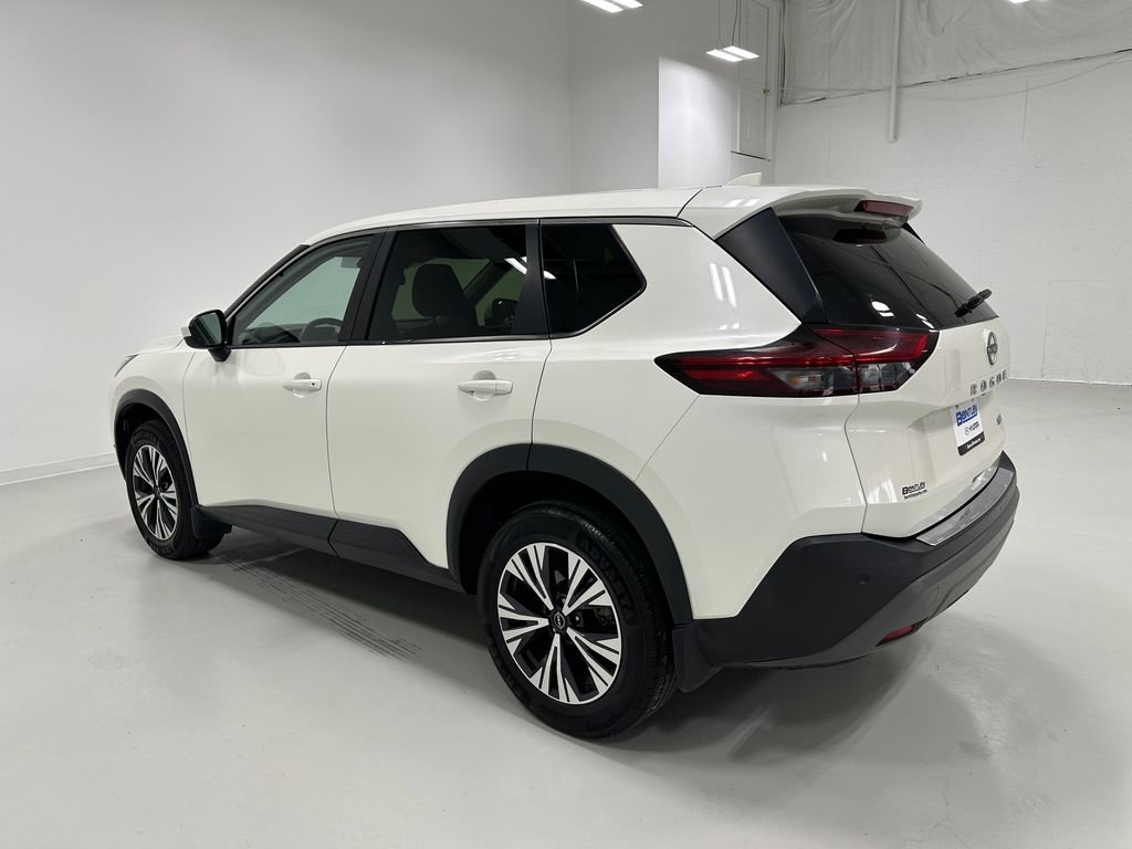 Used 2023 Nissan Rogue SV image 3