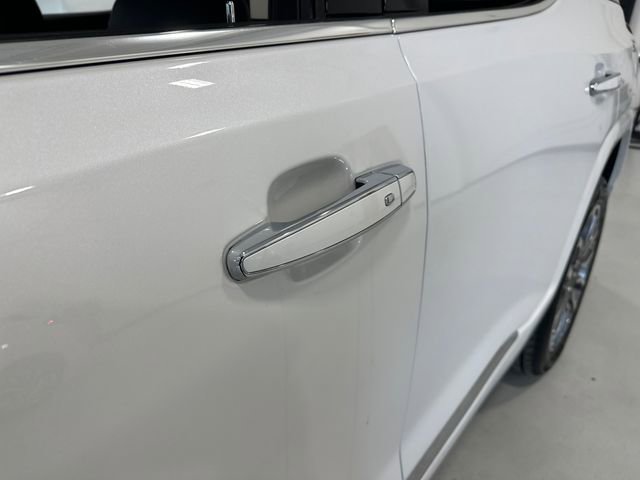 Used 2023 GMC Acadia Denali w/ Denali Ultimate Package AWD/4WD image 17