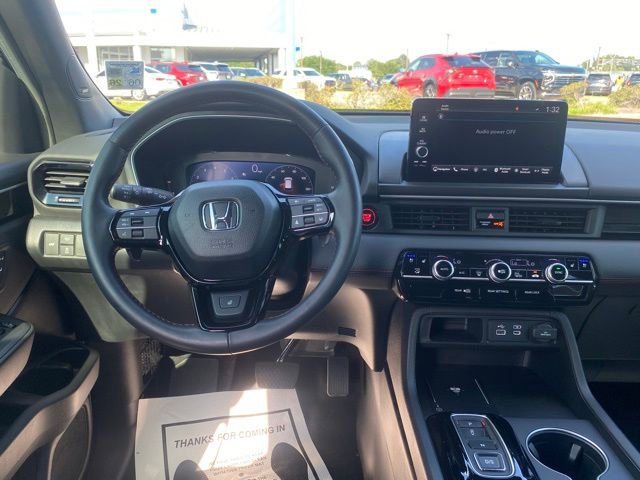 Used 2025 Honda Pilot Black Edition image 17